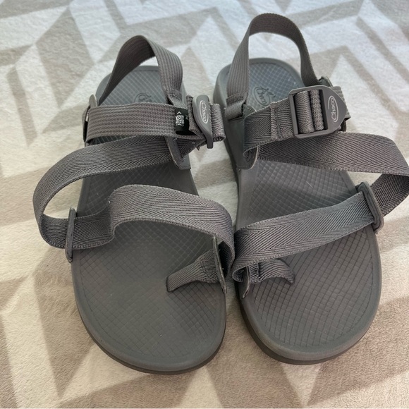Chaco Lowdown‎ 2 Sandals size 9 Men’s Gray Strappy Trail Hiking Toe Loop Sandals - Picture 1 of 5